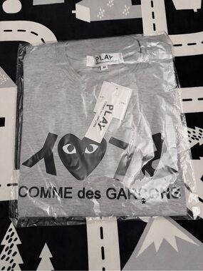 Comme des Garçons PLAY Grey Heart Logo T-Shirt Size M/L